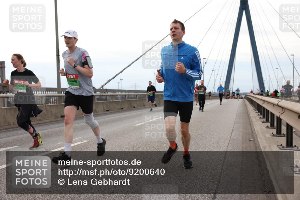 03.10.2025 - Köhlbrandbrückenlauf Lena Gebhardt http://msf.ph/oto/9200640 03.10.2025 15:40:52 Position 2 9570, 7125 meine-sportfotos.de