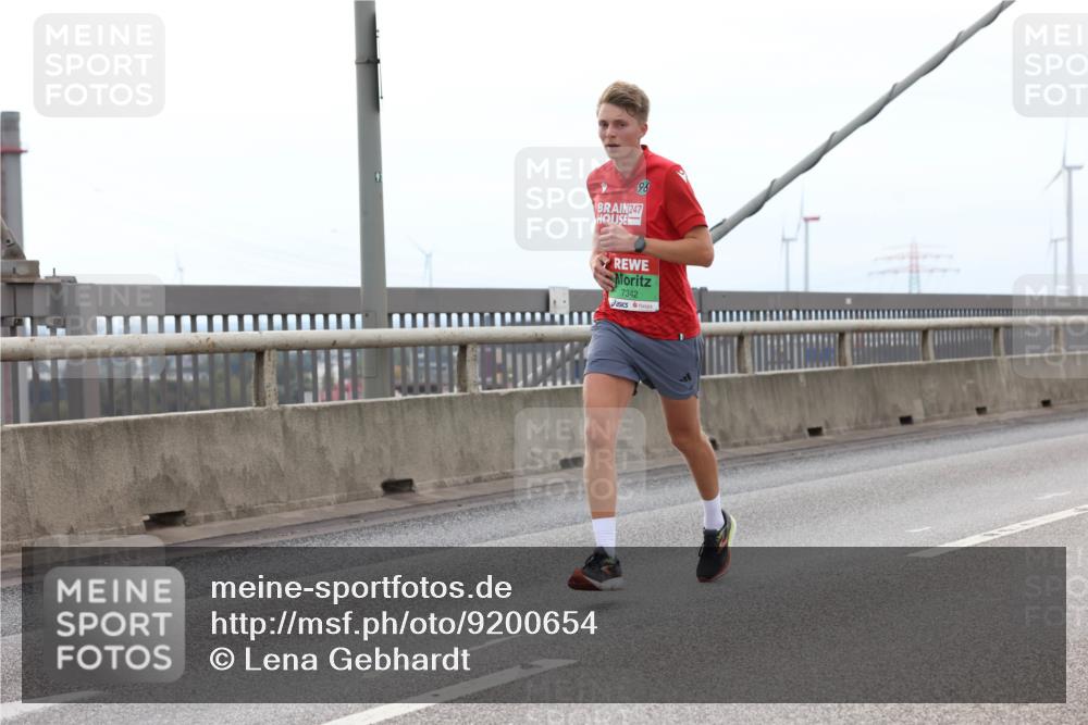 03.10.2025 - Köhlbrandbrückenlauf Lena Gebhardt http://msf.ph/oto/9200654 03.10.2025 15:40:57 Position 2 96, 247, 7342 meine-sportfotos.de