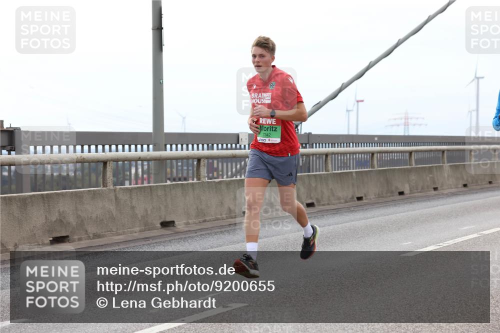 03.10.2025 - Köhlbrandbrückenlauf Lena Gebhardt http://msf.ph/oto/9200655 03.10.2025 15:40:57 Position 2 91, 247, 96, 7342 meine-sportfotos.de