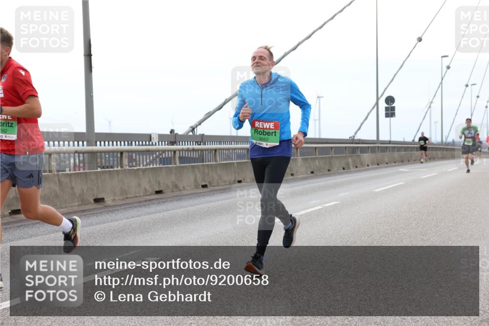 03.10.2025 - Köhlbrandbrückenlauf Lena Gebhardt http://msf.ph/oto/9200658 03.10.2025 15:40:58 Position 2 342, 9562 meine-sportfotos.de