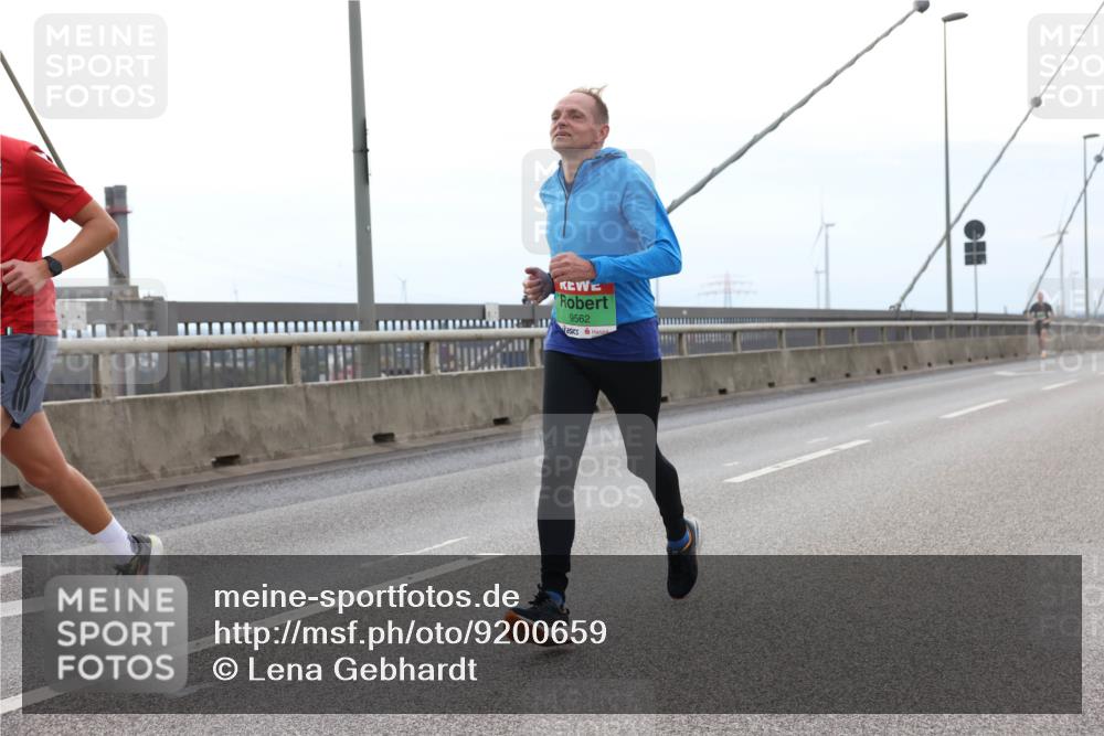 03.10.2025 - Köhlbrandbrückenlauf Lena Gebhardt http://msf.ph/oto/9200659 03.10.2025 15:40:58 Position 2 9562 meine-sportfotos.de
