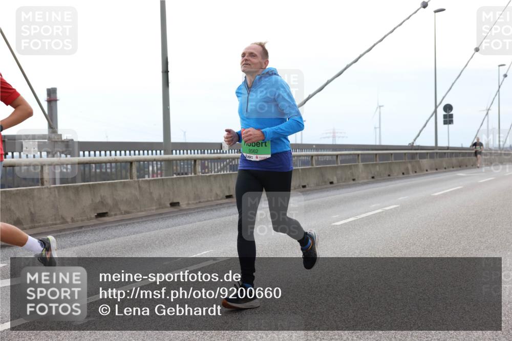 03.10.2025 - Köhlbrandbrückenlauf Lena Gebhardt http://msf.ph/oto/9200660 03.10.2025 15:40:58 Position 2 9562 meine-sportfotos.de