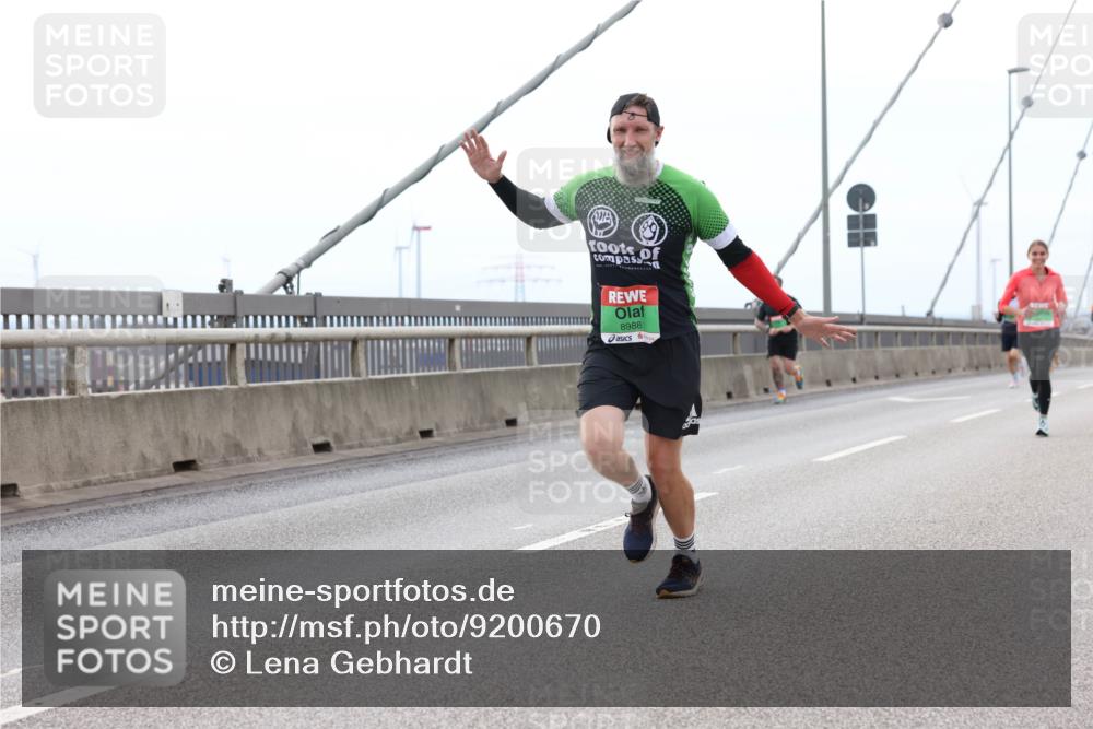 03.10.2025 - Köhlbrandbrückenlauf Lena Gebhardt http://msf.ph/oto/9200670 03.10.2025 15:41:03 Position 2 8988 meine-sportfotos.de