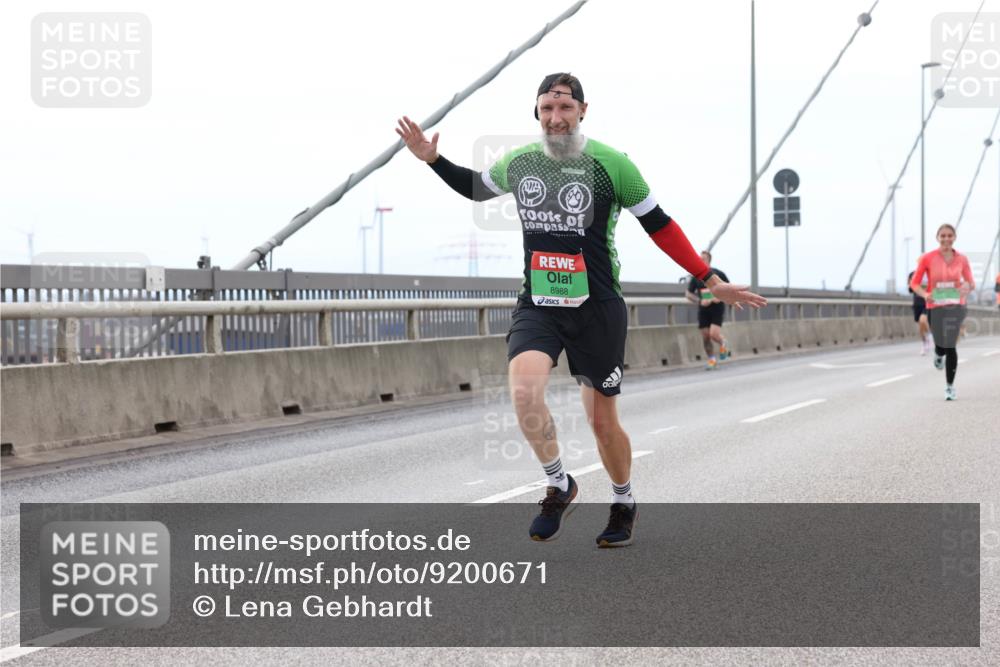 03.10.2025 - Köhlbrandbrückenlauf Lena Gebhardt http://msf.ph/oto/9200671 03.10.2025 15:41:03 Position 2 8988 meine-sportfotos.de