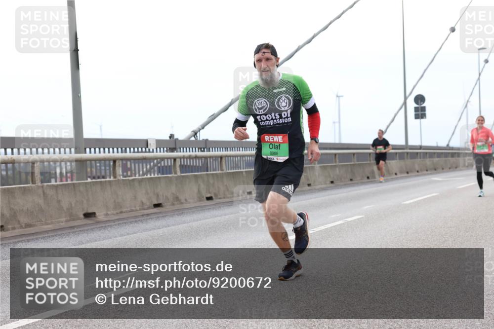 03.10.2025 - Köhlbrandbrückenlauf Lena Gebhardt http://msf.ph/oto/9200672 03.10.2025 15:41:03 Position 2 8988 meine-sportfotos.de