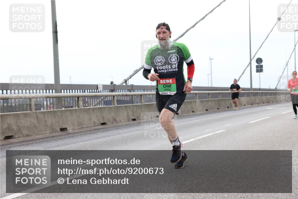 03.10.2025 - Köhlbrandbrückenlauf Lena Gebhardt http://msf.ph/oto/9200673 03.10.2025 15:41:03 Position 2 8988 meine-sportfotos.de