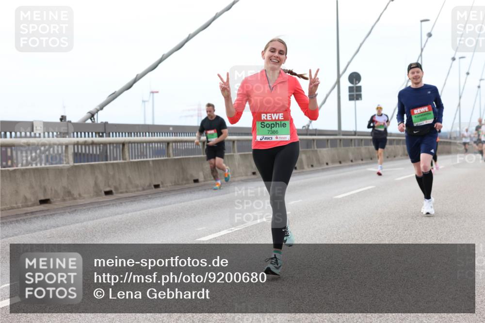 03.10.2025 - Köhlbrandbrückenlauf Lena Gebhardt http://msf.ph/oto/9200680 03.10.2025 15:41:06 Position 2 7386, 9103 meine-sportfotos.de