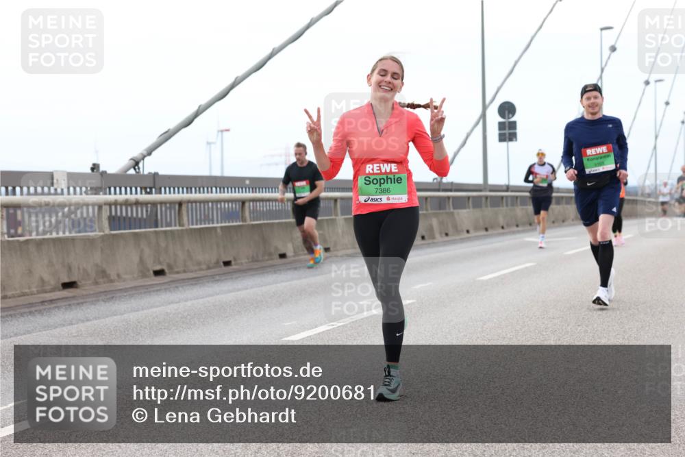 03.10.2025 - Köhlbrandbrückenlauf Lena Gebhardt http://msf.ph/oto/9200681 03.10.2025 15:41:06 Position 2 7386, 9103 meine-sportfotos.de