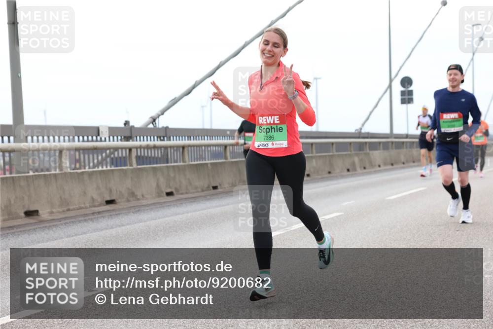 03.10.2025 - Köhlbrandbrückenlauf Lena Gebhardt http://msf.ph/oto/9200682 03.10.2025 15:41:06 Position 2 7386 meine-sportfotos.de