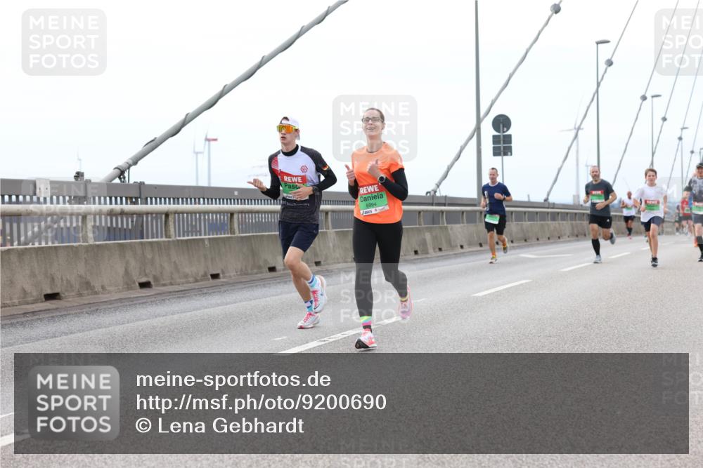 03.10.2025 - Köhlbrandbrückenlauf Lena Gebhardt http://msf.ph/oto/9200690 03.10.2025 15:41:11 Position 2 8994 meine-sportfotos.de