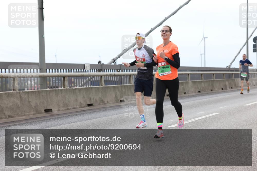 03.10.2025 - Köhlbrandbrückenlauf Lena Gebhardt http://msf.ph/oto/9200694 03.10.2025 15:41:11 Position 2 4, 8994 meine-sportfotos.de