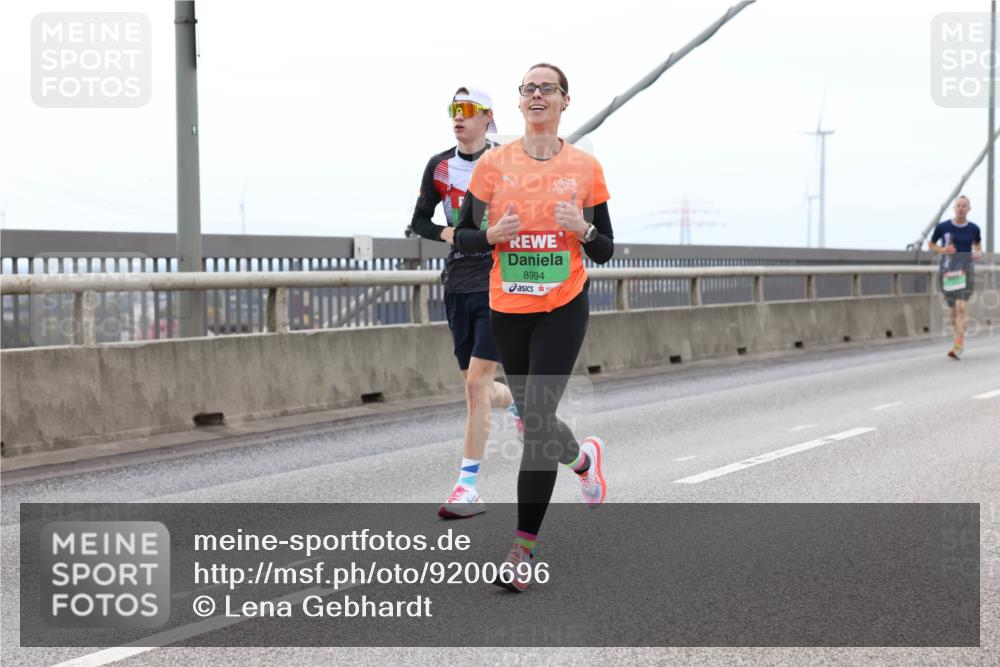 03.10.2025 - Köhlbrandbrückenlauf Lena Gebhardt http://msf.ph/oto/9200696 03.10.2025 15:41:12 Position 2 8994 meine-sportfotos.de