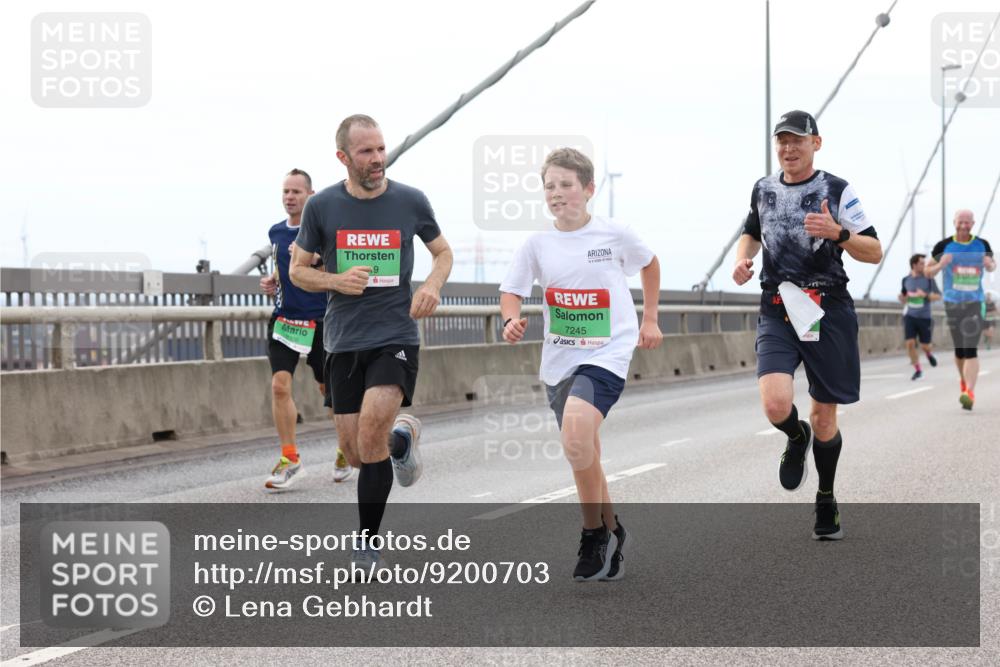 03.10.2025 - Köhlbrandbrückenlauf Lena Gebhardt http://msf.ph/oto/9200703 03.10.2025 15:41:16 Position 2 7245 meine-sportfotos.de
