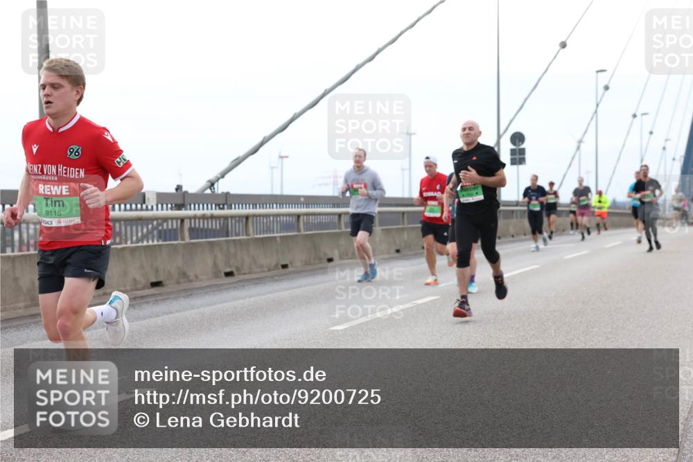 03.10.2025 - Köhlbrandbrückenlauf Lena Gebhardt http://msf.ph/oto/9200725 03.10.2025 15:41:25 Position 2 96, 9115 meine-sportfotos.de