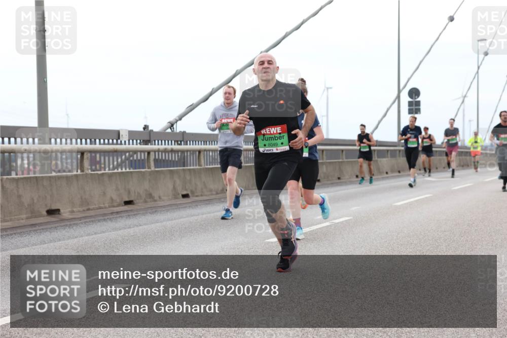 03.10.2025 - Köhlbrandbrückenlauf Lena Gebhardt http://msf.ph/oto/9200728 03.10.2025 15:41:26 Position 2 8049 meine-sportfotos.de