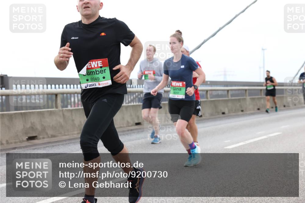 03.10.2025 - Köhlbrandbrückenlauf Lena Gebhardt http://msf.ph/oto/9200730 03.10.2025 15:41:27 Position 2 8049, 8048 meine-sportfotos.de