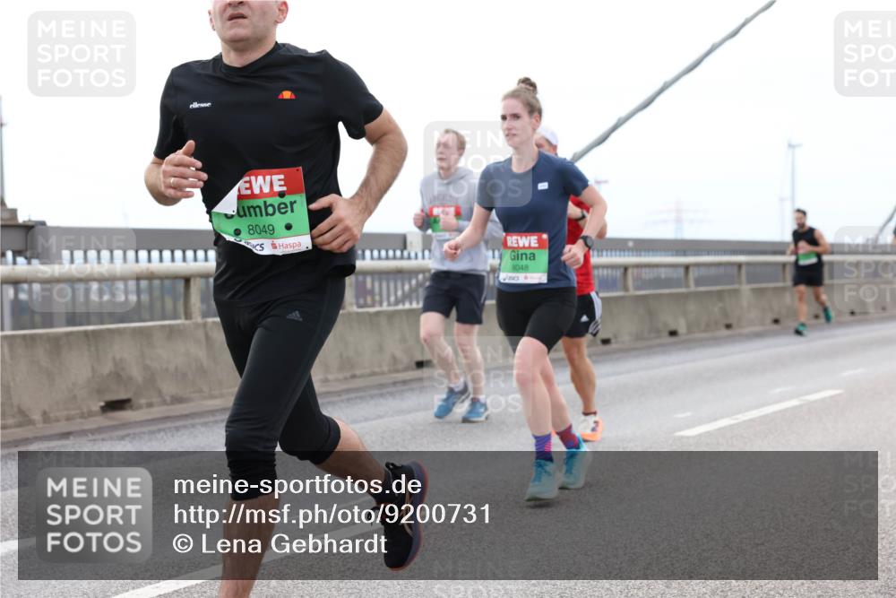 03.10.2025 - Köhlbrandbrückenlauf Lena Gebhardt http://msf.ph/oto/9200731 03.10.2025 15:41:27 Position 2 8049, 8048 meine-sportfotos.de