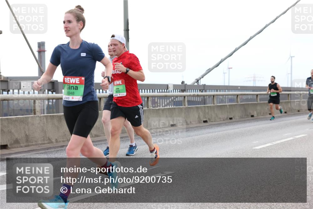 03.10.2025 - Köhlbrandbrückenlauf Lena Gebhardt http://msf.ph/oto/9200735 03.10.2025 15:41:28 Position 2 8048, 9670 meine-sportfotos.de