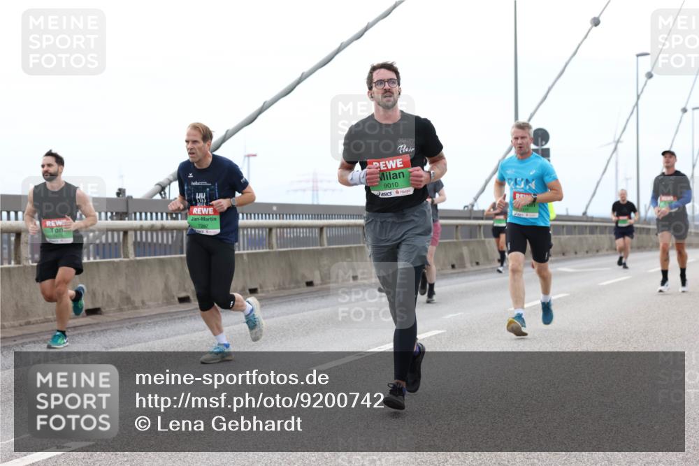 03.10.2025 - Köhlbrandbrückenlauf Lena Gebhardt http://msf.ph/oto/9200742 03.10.2025 15:41:30 Position 2 9010, 7297 meine-sportfotos.de