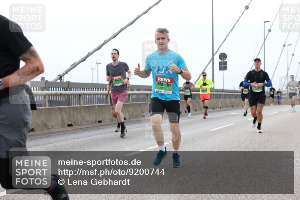 03.10.2025 - Köhlbrandbrückenlauf Lena Gebhardt http://msf.ph/oto/9200744 03.10.2025 15:41:31 Position 2 9377 meine-sportfotos.de