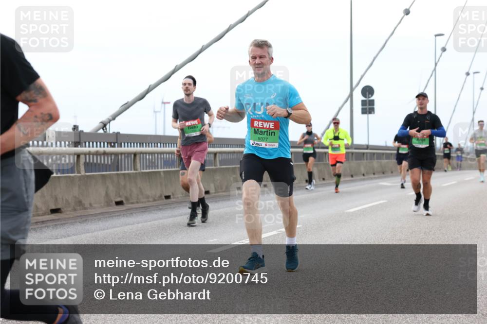 03.10.2025 - Köhlbrandbrückenlauf Lena Gebhardt http://msf.ph/oto/9200745 03.10.2025 15:41:31 Position 2 9377 meine-sportfotos.de