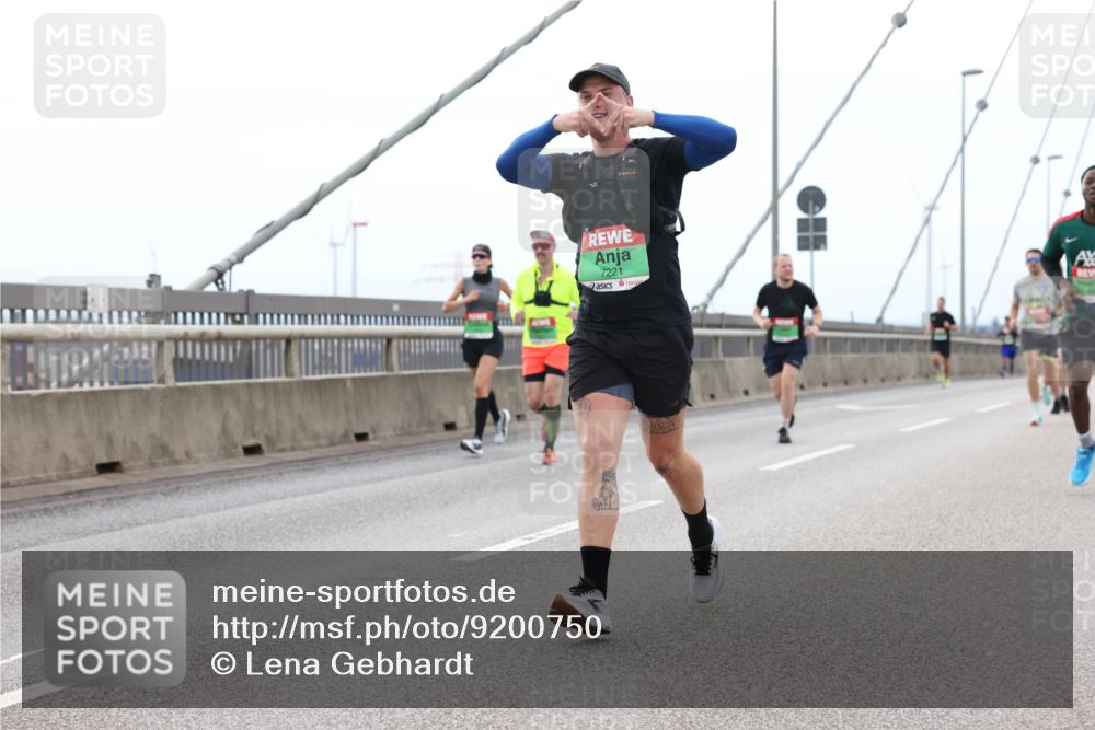 03.10.2025 - Köhlbrandbrückenlauf Lena Gebhardt http://msf.ph/oto/9200750 03.10.2025 15:41:34 Position 2 7221 meine-sportfotos.de
