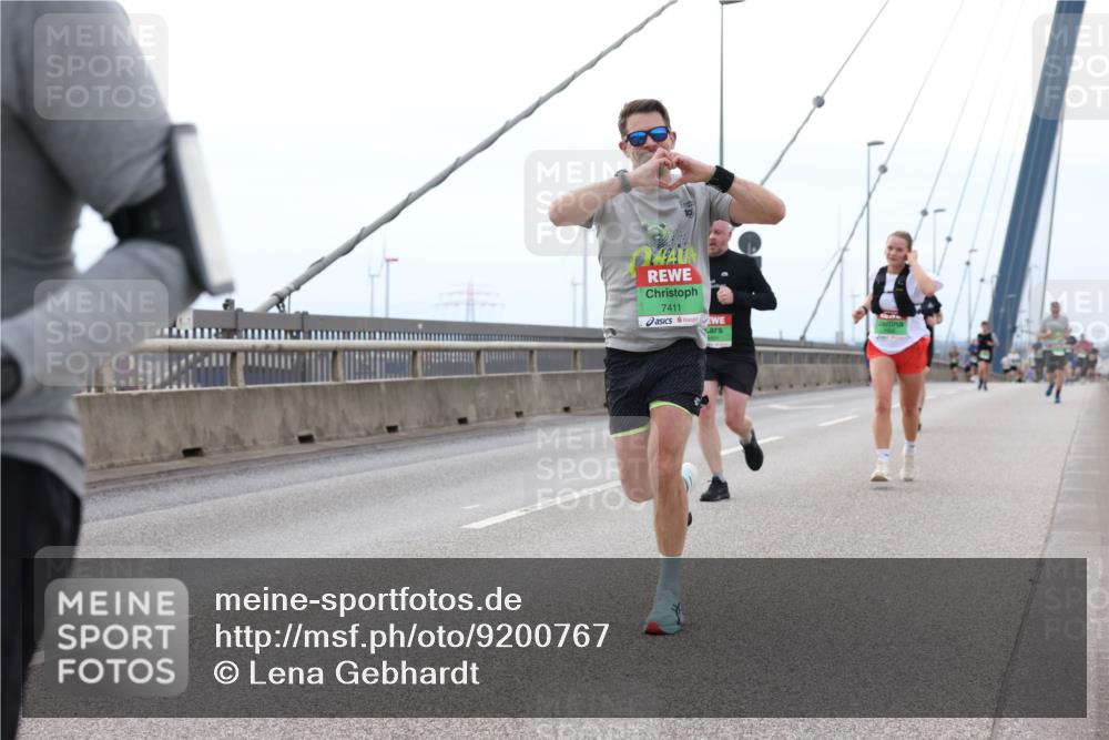 03.10.2025 - Köhlbrandbrückenlauf Lena Gebhardt http://msf.ph/oto/9200767 03.10.2025 15:41:39 Position 2 7411 meine-sportfotos.de