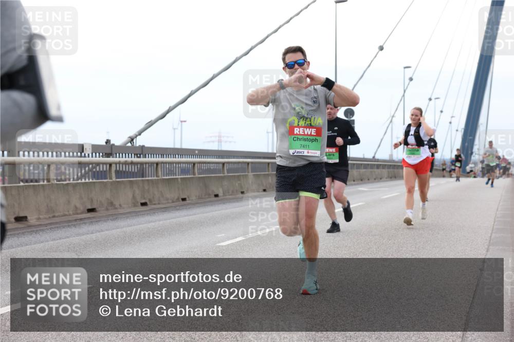 03.10.2025 - Köhlbrandbrückenlauf Lena Gebhardt http://msf.ph/oto/9200768 03.10.2025 15:41:39 Position 2 7411 meine-sportfotos.de