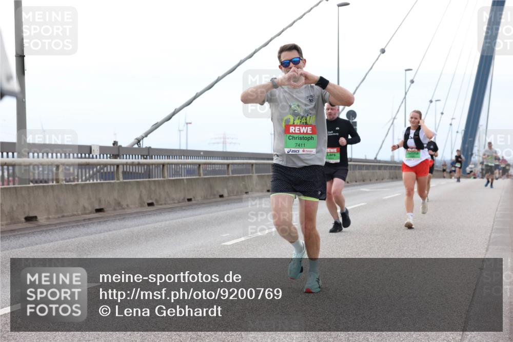 03.10.2025 - Köhlbrandbrückenlauf Lena Gebhardt http://msf.ph/oto/9200769 03.10.2025 15:41:39 Position 2 7411, 9404 meine-sportfotos.de