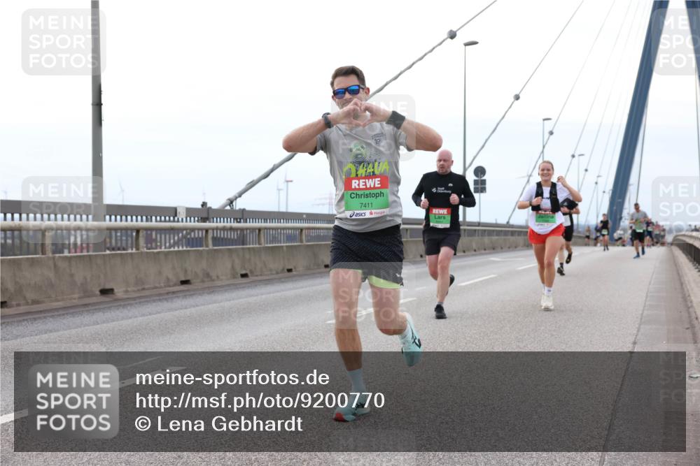 03.10.2025 - Köhlbrandbrückenlauf Lena Gebhardt http://msf.ph/oto/9200770 03.10.2025 15:41:39 Position 2 19, 7411 meine-sportfotos.de
