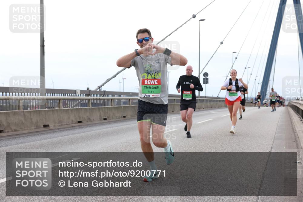 03.10.2025 - Köhlbrandbrückenlauf Lena Gebhardt http://msf.ph/oto/9200771 03.10.2025 15:41:39 Position 2 10, 7411 meine-sportfotos.de