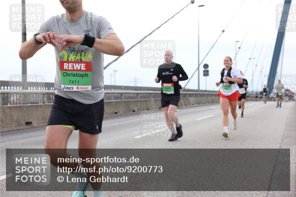 03.10.2025 - Köhlbrandbrückenlauf Lena Gebhardt http://msf.ph/oto/9200773 03.10.2025 15:41:39 Position 2 36, 7411 meine-sportfotos.de
