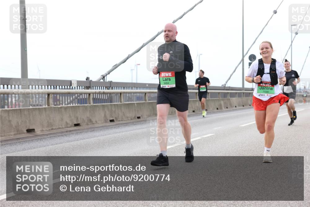 03.10.2025 - Köhlbrandbrückenlauf Lena Gebhardt http://msf.ph/oto/9200774 03.10.2025 15:41:40 Position 2 9484, 7599 meine-sportfotos.de