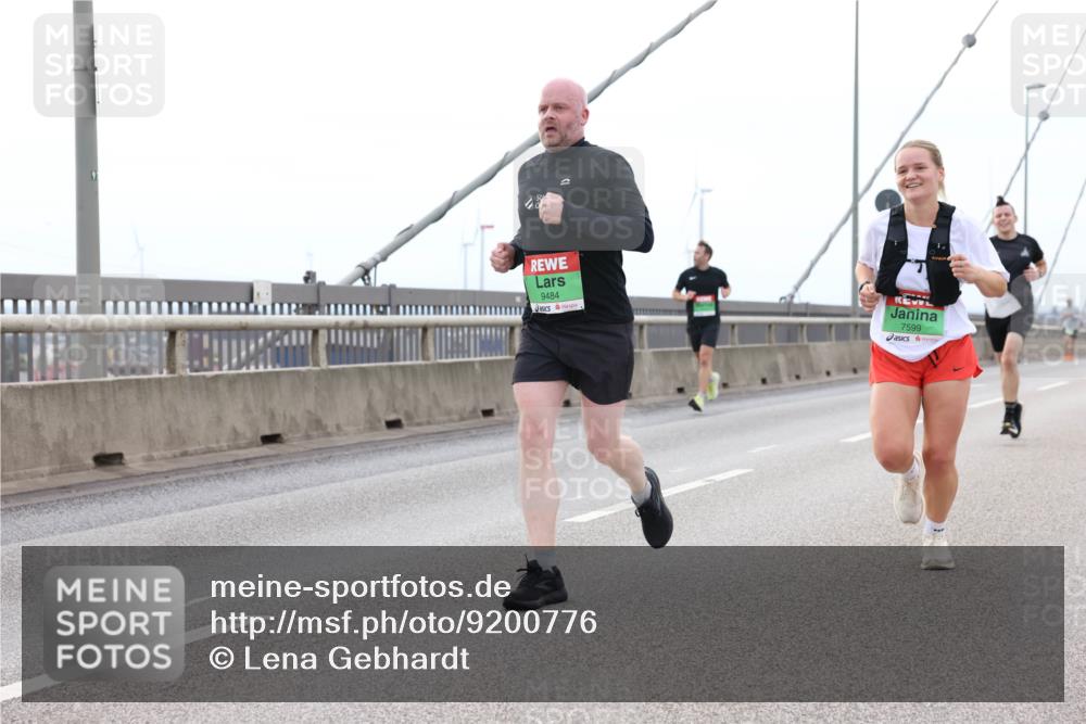 03.10.2025 - Köhlbrandbrückenlauf Lena Gebhardt http://msf.ph/oto/9200776 03.10.2025 15:41:40 Position 2 9484, 7599 meine-sportfotos.de