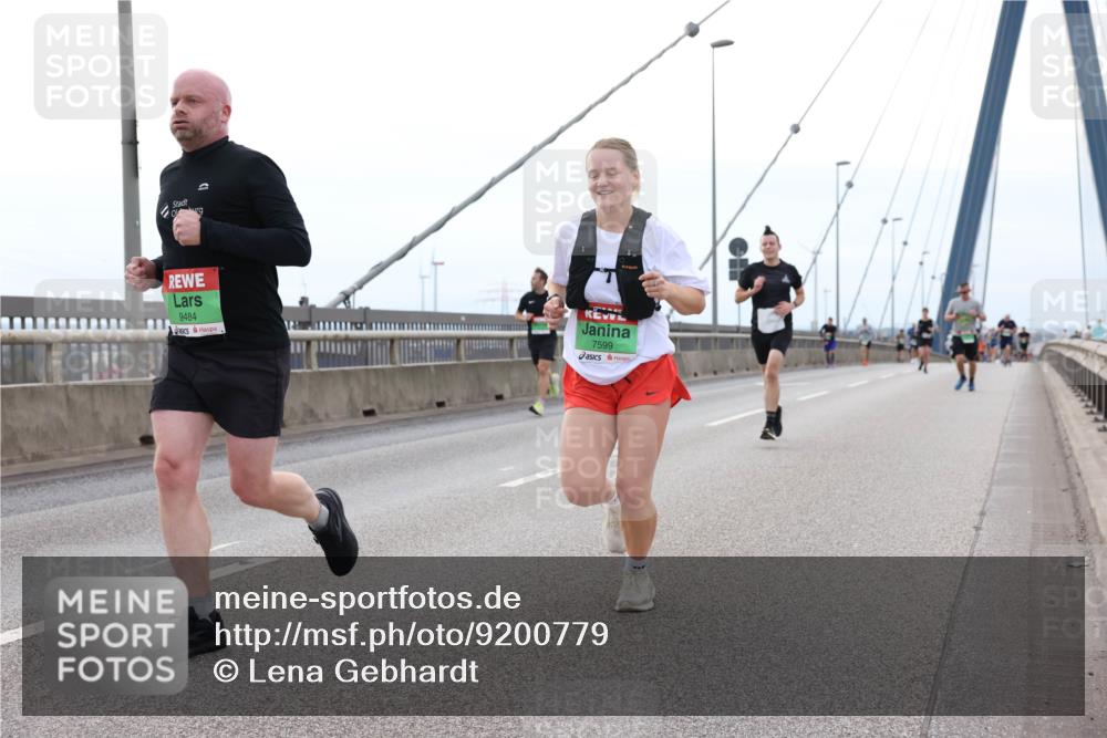 03.10.2025 - Köhlbrandbrückenlauf Lena Gebhardt http://msf.ph/oto/9200779 03.10.2025 15:41:41 Position 2 9484, 7599 meine-sportfotos.de