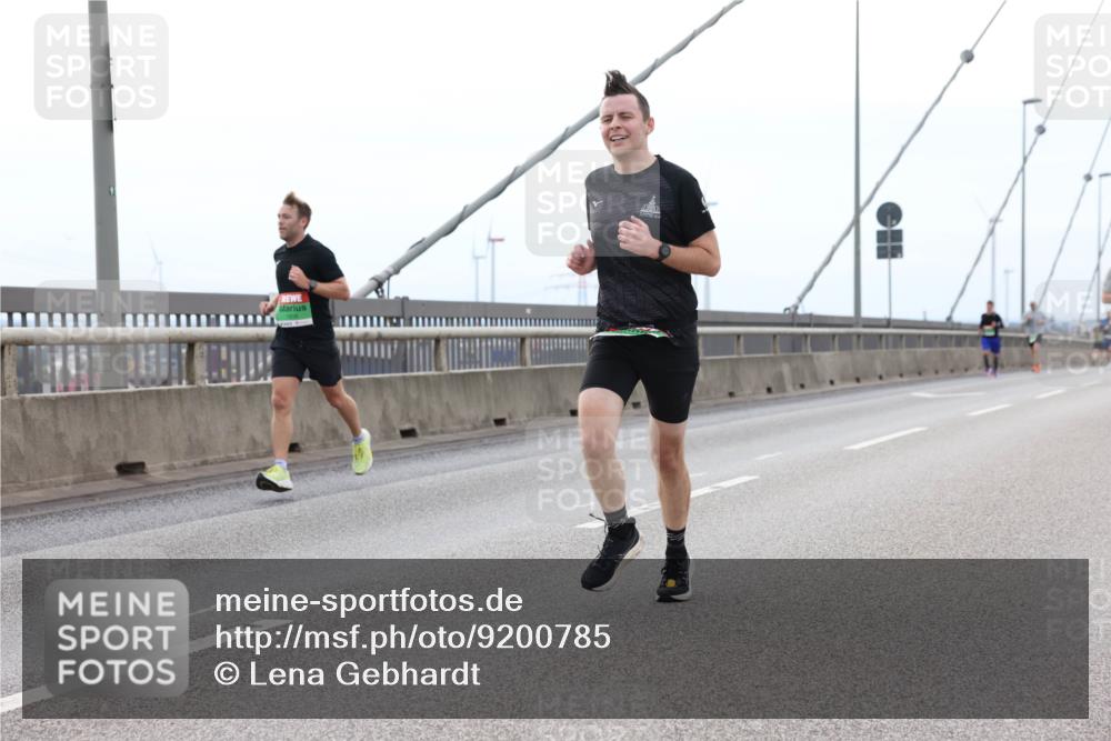 03.10.2025 - Köhlbrandbrückenlauf Lena Gebhardt http://msf.ph/oto/9200785 03.10.2025 15:41:43 Position 2  meine-sportfotos.de