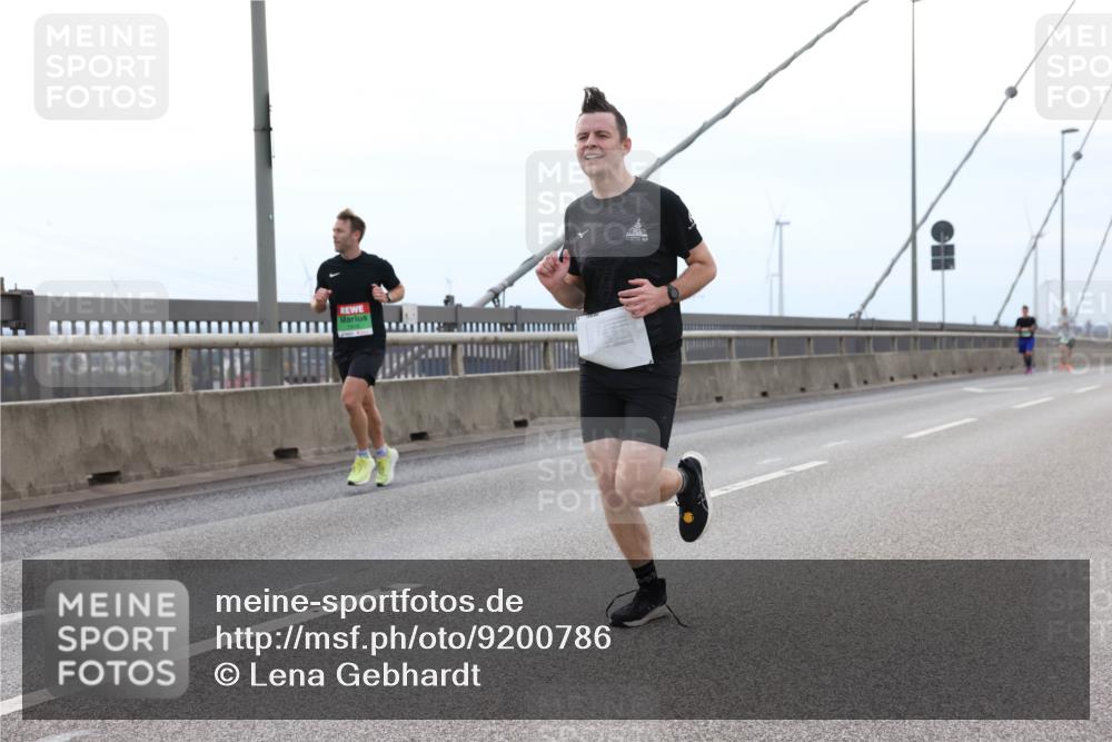 03.10.2025 - Köhlbrandbrückenlauf Lena Gebhardt http://msf.ph/oto/9200786 03.10.2025 15:41:43 Position 2  meine-sportfotos.de