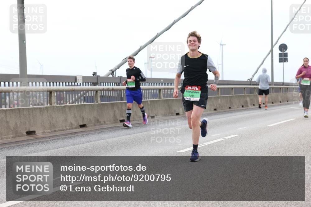 03.10.2025 - Köhlbrandbrückenlauf Lena Gebhardt http://msf.ph/oto/9200795 03.10.2025 15:41:51 Position 2 7248 meine-sportfotos.de