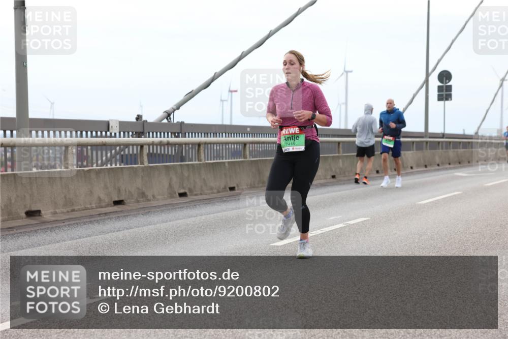 03.10.2025 - Köhlbrandbrückenlauf Lena Gebhardt http://msf.ph/oto/9200802 03.10.2025 15:41:54 Position 2 7418 meine-sportfotos.de