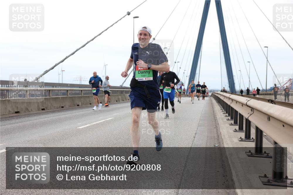 03.10.2025 - Köhlbrandbrückenlauf Lena Gebhardt http://msf.ph/oto/9200808 03.10.2025 15:41:55 Position 2 7281 meine-sportfotos.de