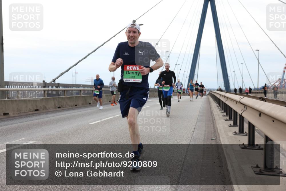 03.10.2025 - Köhlbrandbrückenlauf Lena Gebhardt http://msf.ph/oto/9200809 03.10.2025 15:41:55 Position 2 7281 meine-sportfotos.de