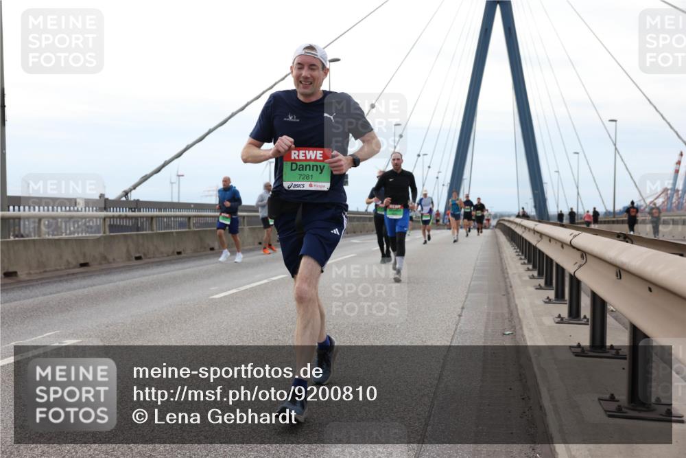 03.10.2025 - Köhlbrandbrückenlauf Lena Gebhardt http://msf.ph/oto/9200810 03.10.2025 15:41:55 Position 2 7281 meine-sportfotos.de