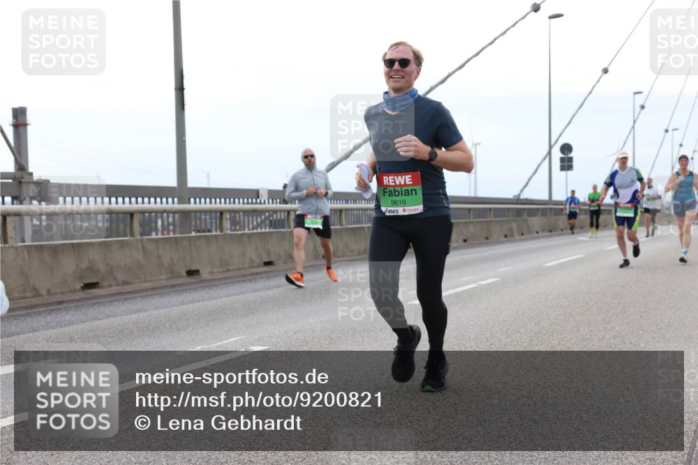 03.10.2025 - Köhlbrandbrückenlauf Lena Gebhardt http://msf.ph/oto/9200821 03.10.2025 15:41:59 Position 2 9619 meine-sportfotos.de