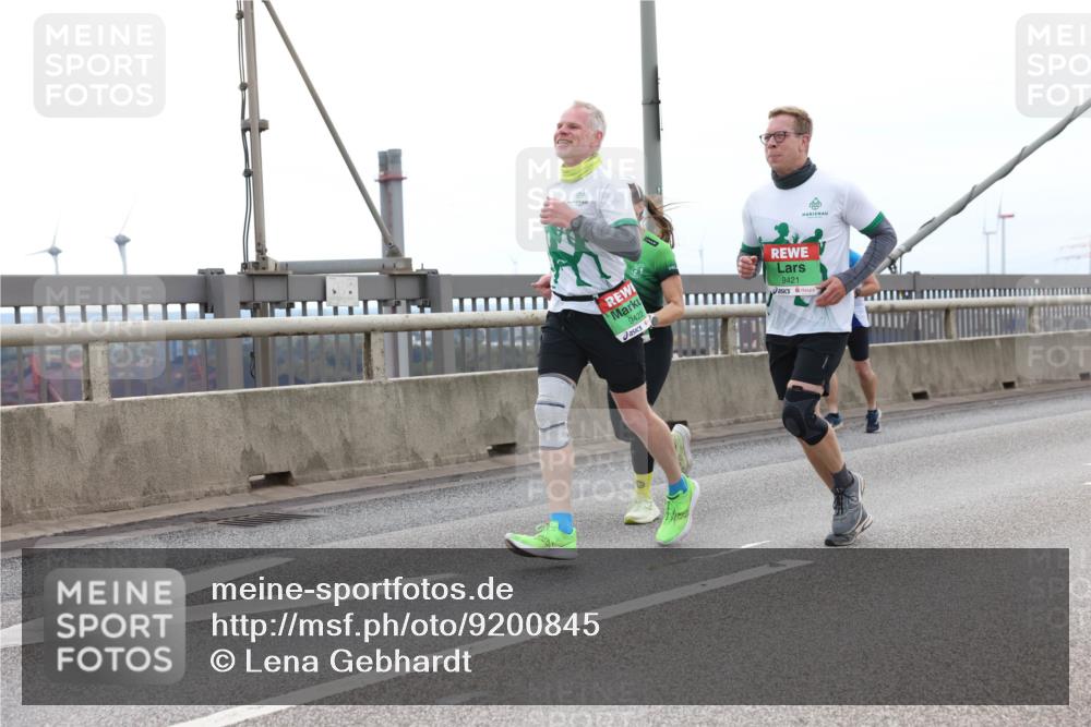 03.10.2025 - Köhlbrandbrückenlauf Lena Gebhardt http://msf.ph/oto/9200845 03.10.2025 15:42:06 Position 2 40, 9422, 9421 meine-sportfotos.de
