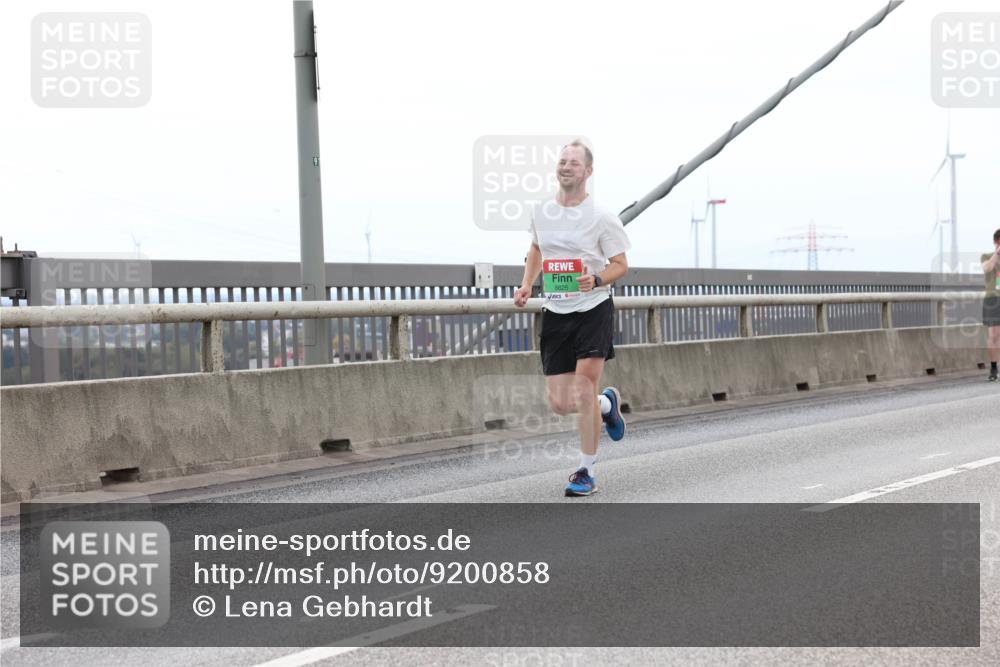 03.10.2025 - Köhlbrandbrückenlauf Lena Gebhardt http://msf.ph/oto/9200858 03.10.2025 15:42:10 Position 2 8825 meine-sportfotos.de