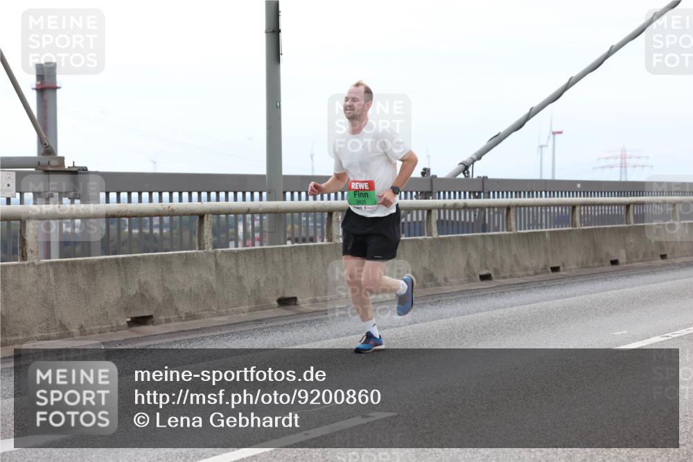03.10.2025 - Köhlbrandbrückenlauf Lena Gebhardt http://msf.ph/oto/9200860 03.10.2025 15:42:10 Position 2 8825 meine-sportfotos.de
