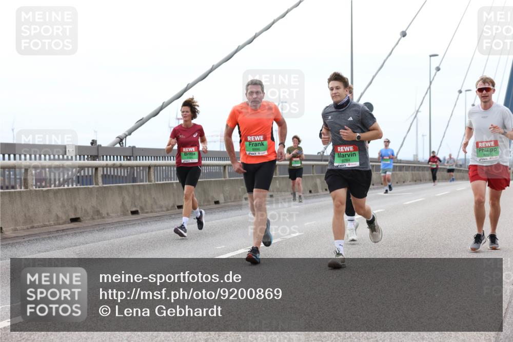 03.10.2025 - Köhlbrandbrückenlauf Lena Gebhardt http://msf.ph/oto/9200869 03.10.2025 15:42:13 Position 2 8886, 8784, 8786 meine-sportfotos.de