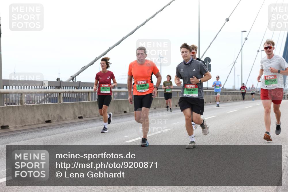 03.10.2025 - Köhlbrandbrückenlauf Lena Gebhardt http://msf.ph/oto/9200871 03.10.2025 15:42:13 Position 2 8886, 8784, 8786 meine-sportfotos.de