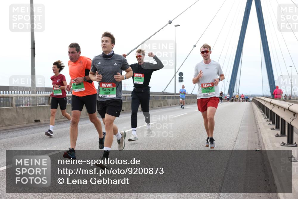 03.10.2025 - Köhlbrandbrückenlauf Lena Gebhardt http://msf.ph/oto/9200873 03.10.2025 15:42:14 Position 2 8886, 8784, 7224, 8786 meine-sportfotos.de