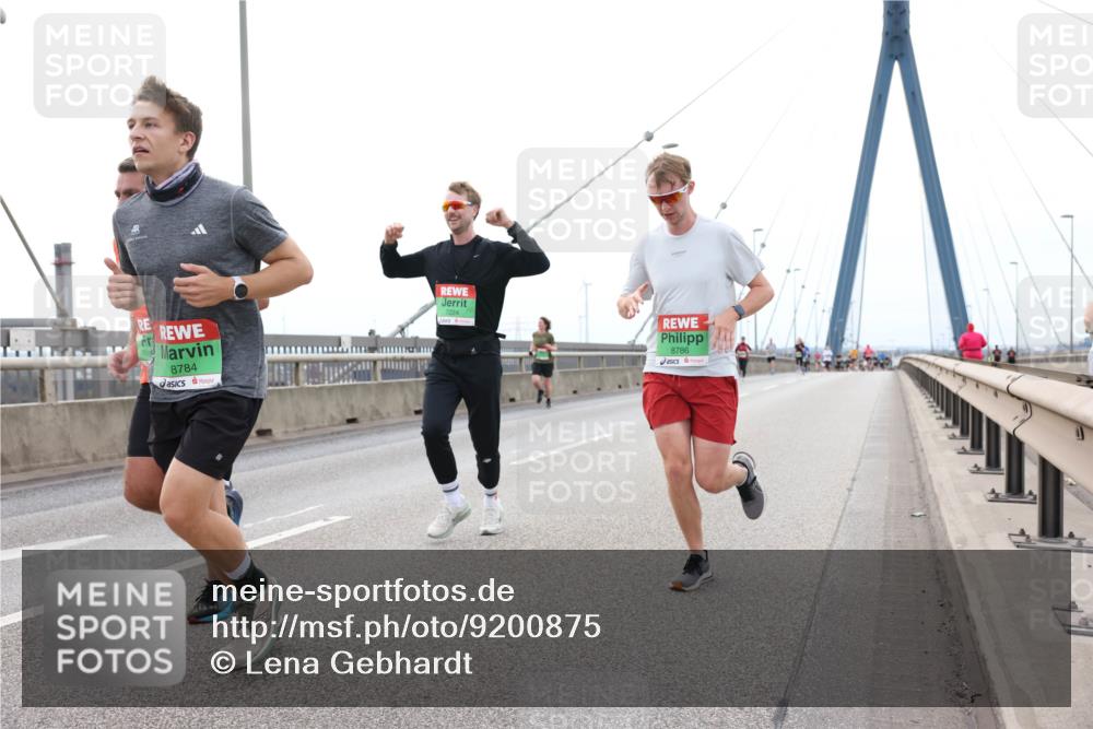 03.10.2025 - Köhlbrandbrückenlauf Lena Gebhardt http://msf.ph/oto/9200875 03.10.2025 15:42:14 Position 2 8784, 7224, 8786 meine-sportfotos.de